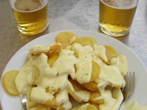 Patatas fritas (alioli)